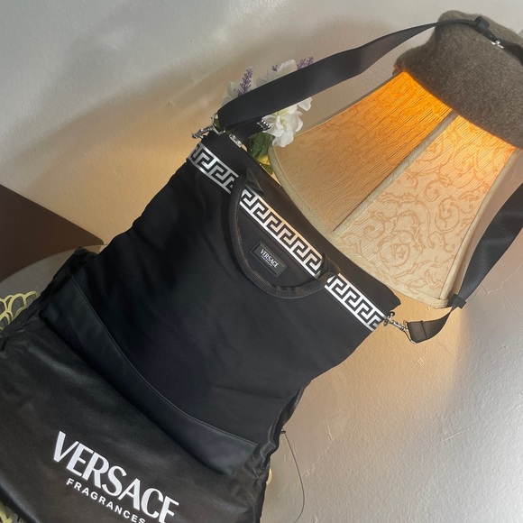 Versace - Picture 13 of 15